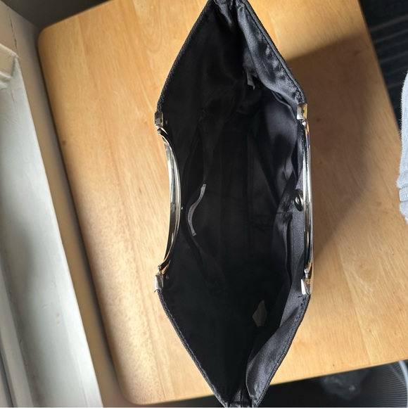 Vintage Red/Black Silk Handbag with Floral Embroidery & chrome handle - Picture 8 of 10